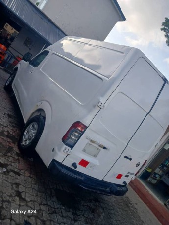 van-space-bus-big-3