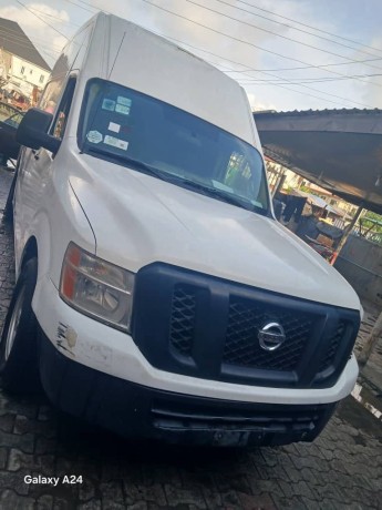 van-space-bus-big-1