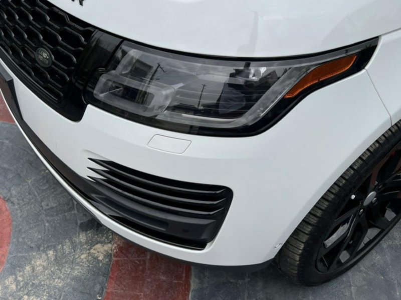 for-sale-2018-range-rover-vogue-luxury-meets-performance-small-1