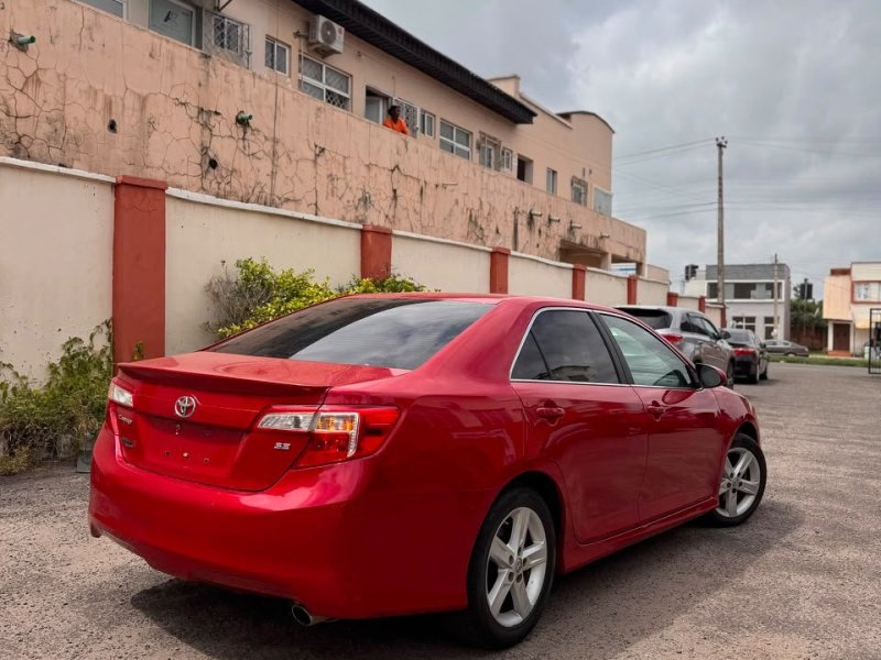 toyota-camry-2014-small-1